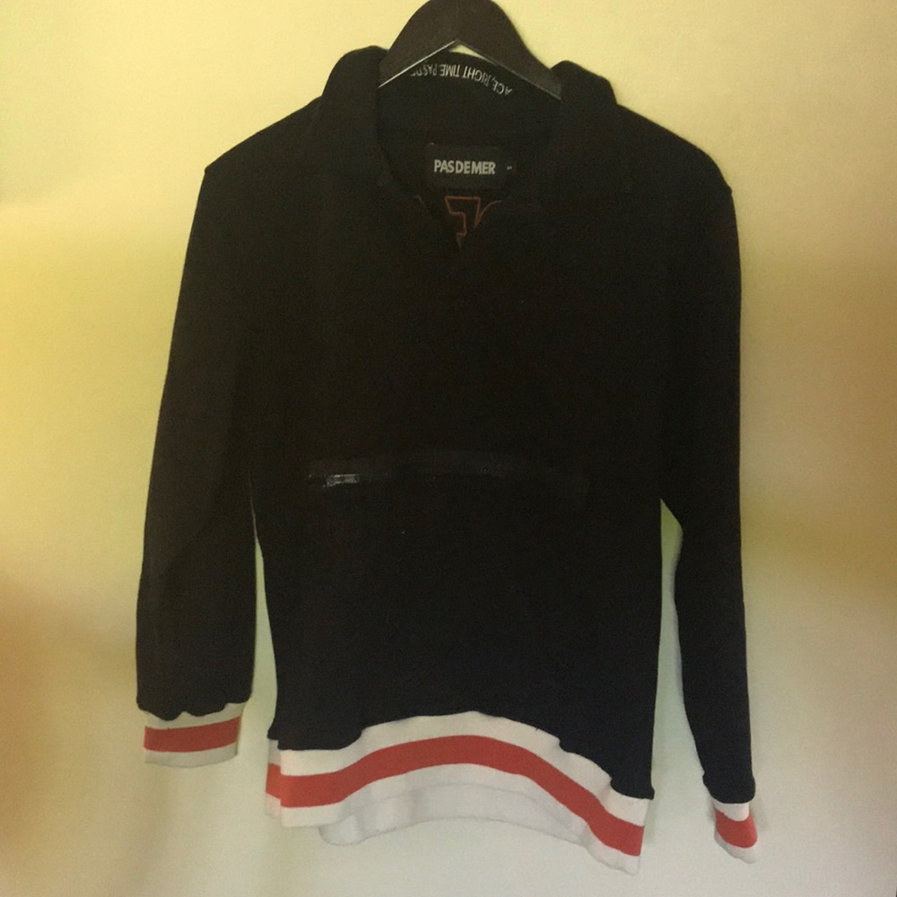 Pull over collared sweat shirt